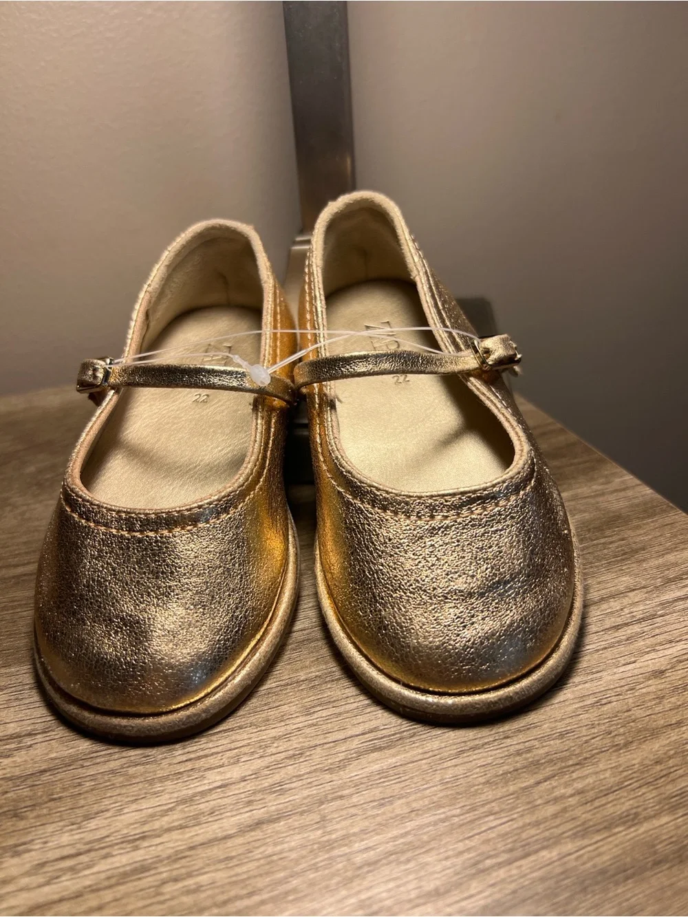 Zara Girls Gold Mary Jane Dress Shoes stock (10)